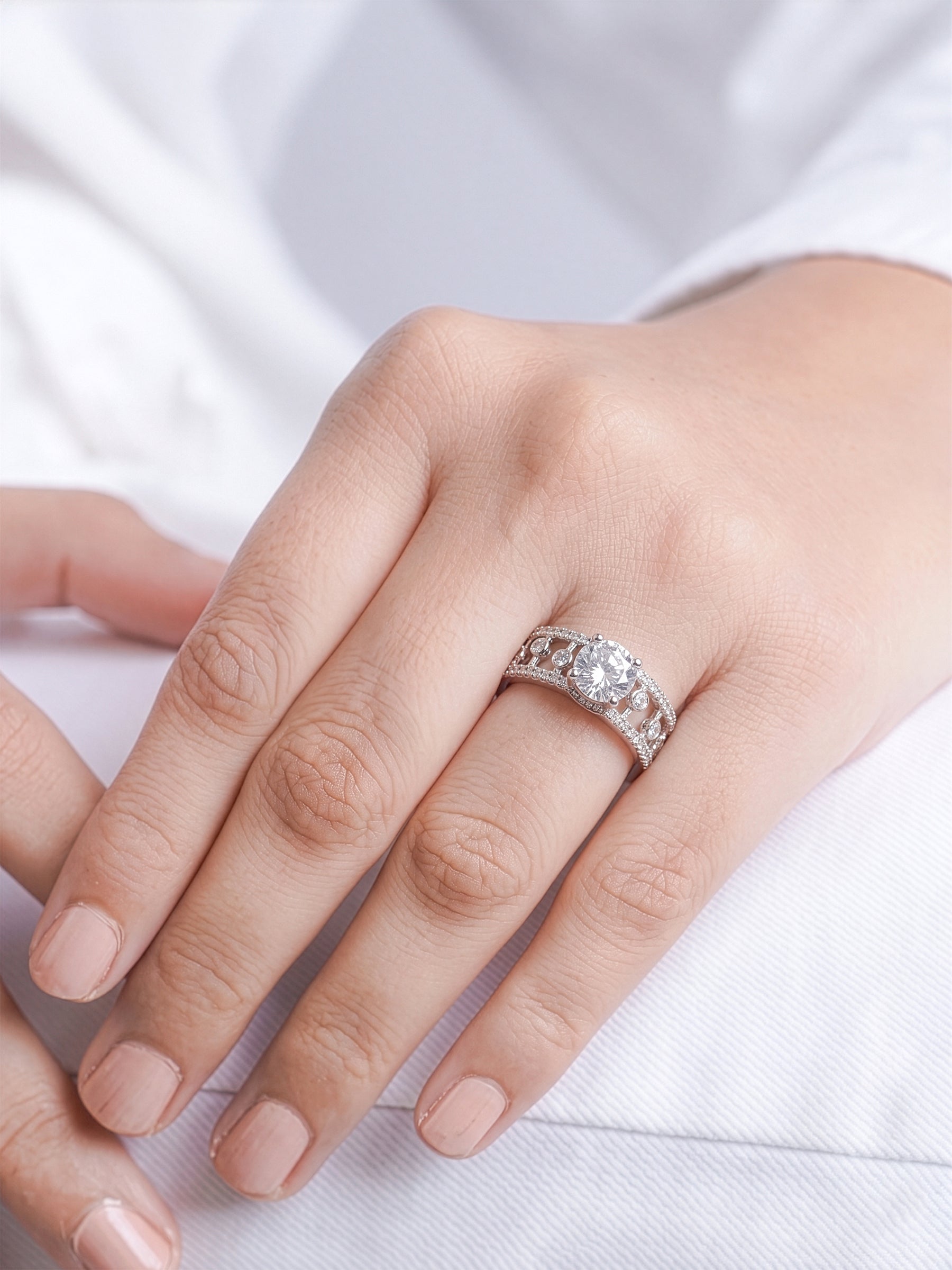 Averin Solitaire Ring