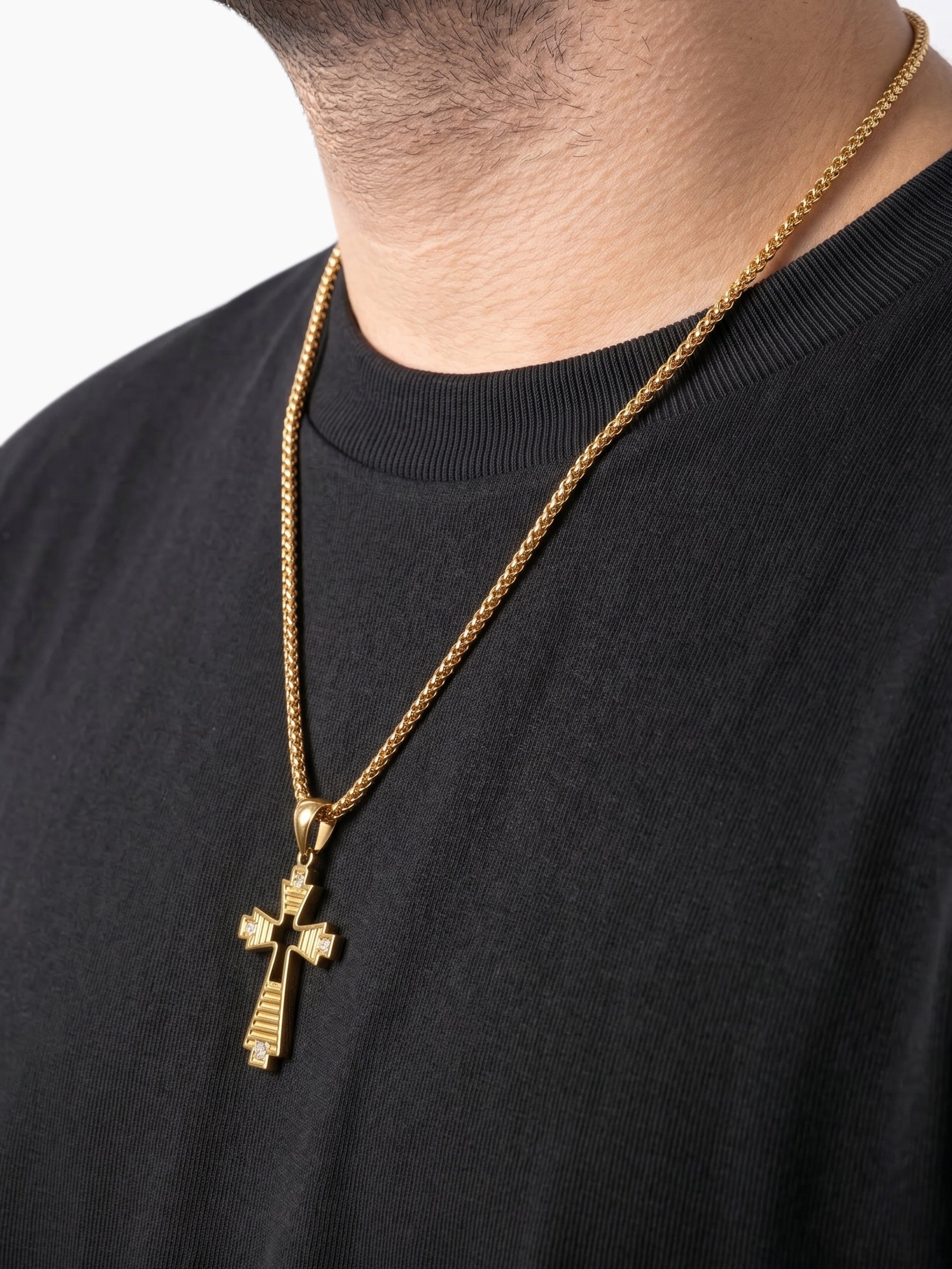 Darev Cross Men's Chain Pendant