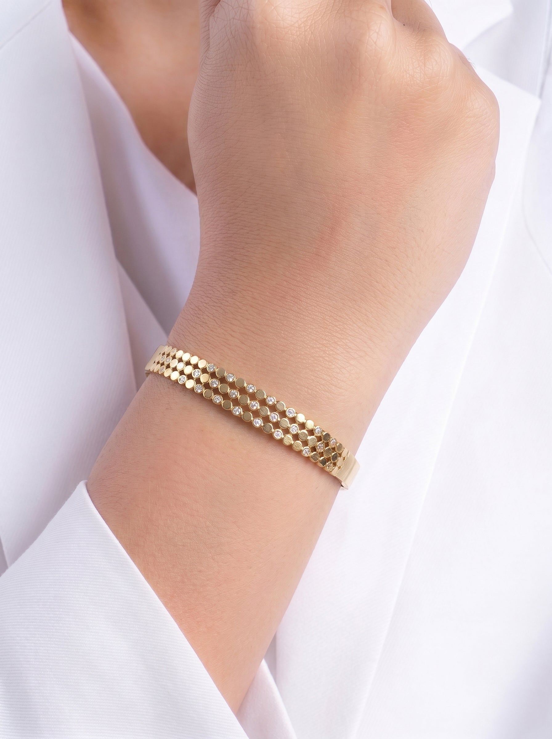 Elowra Diamond 18K Gold Plated Small Wrist Band Bracelet