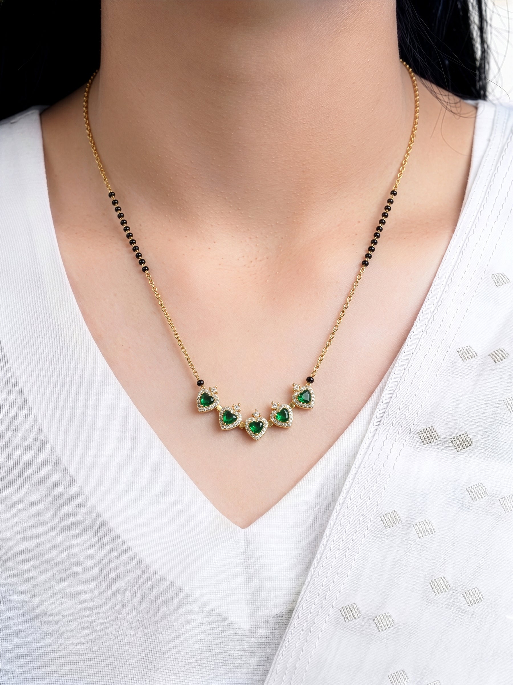 Emerald Shiny Clover Mangalsutra