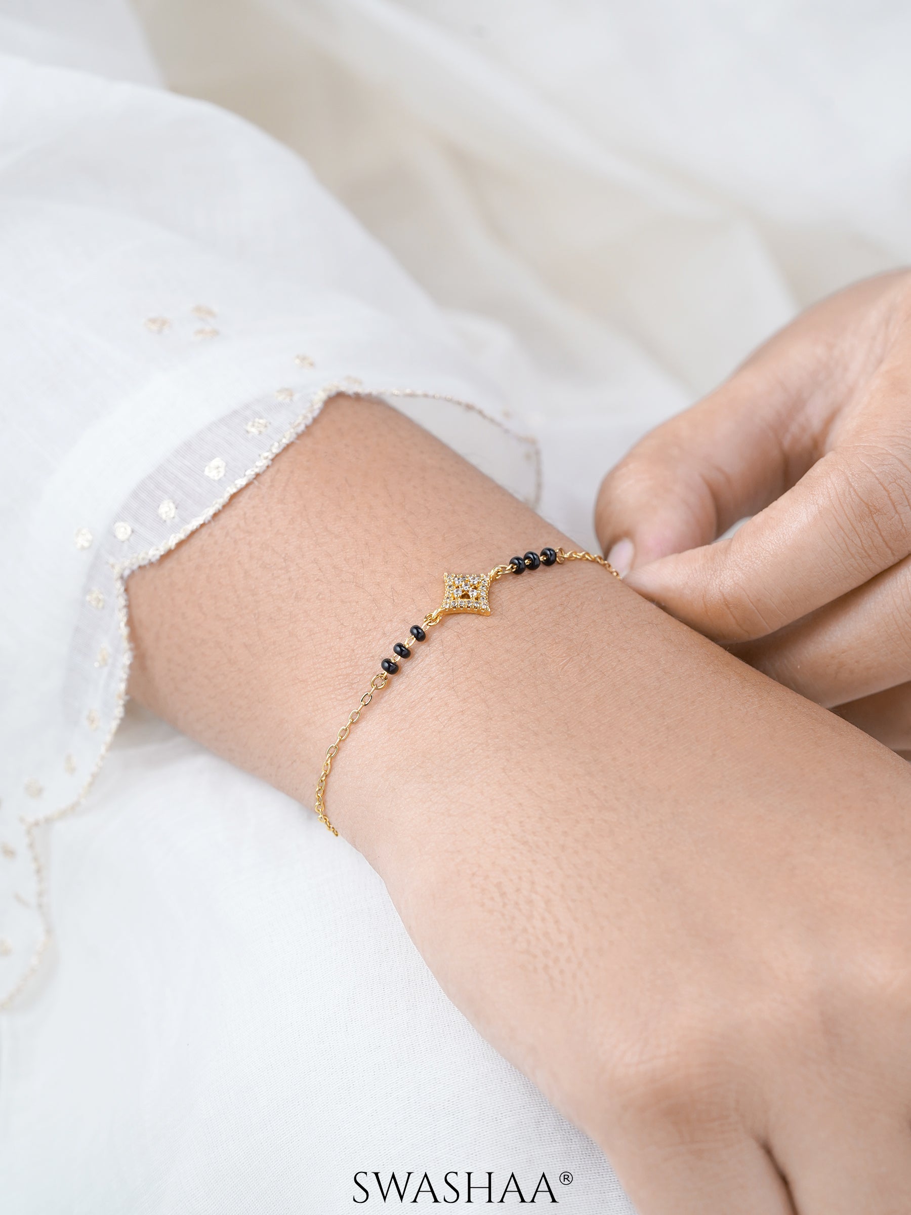 Ruhika Square Diamond Cluster Mangalsutra Bracelet