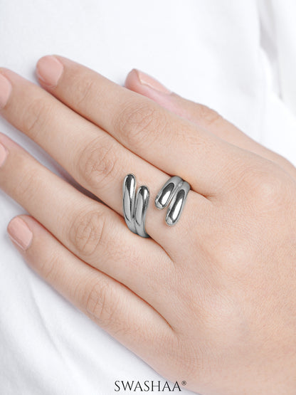 Aella Fluid Wrap Ring