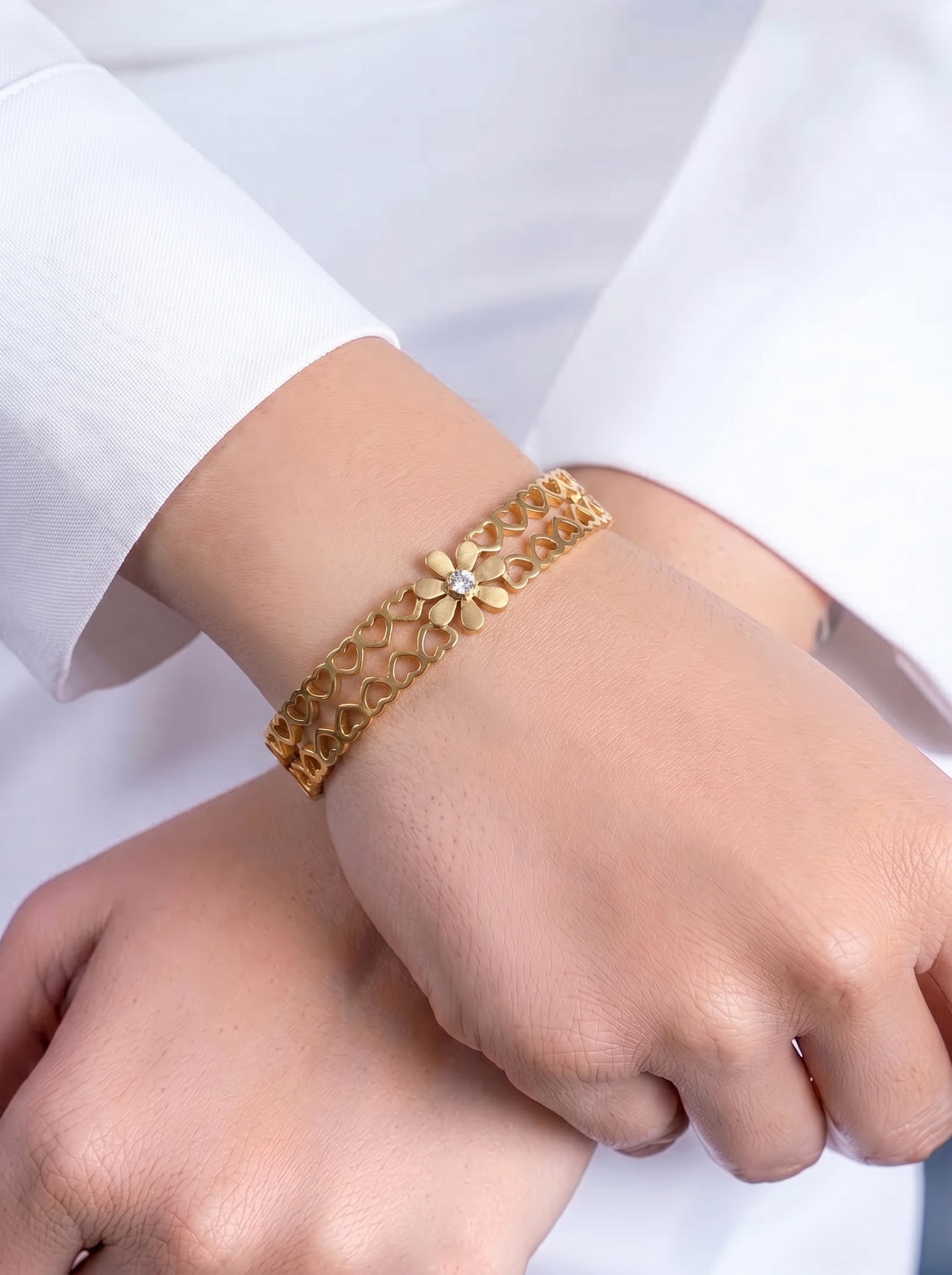 Linora 18K Gold Plated Small Wrist Band Bracelet