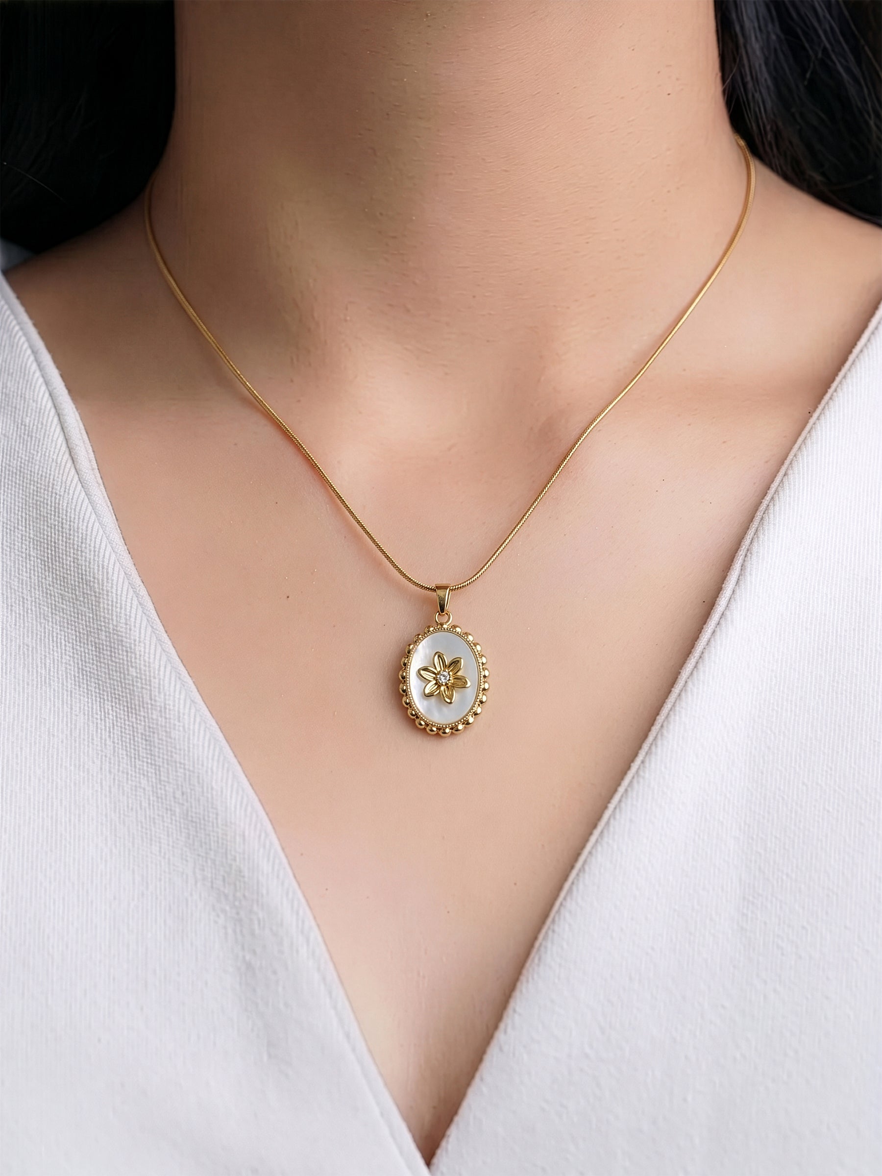 Lunara Pearl White Oval Necklace
