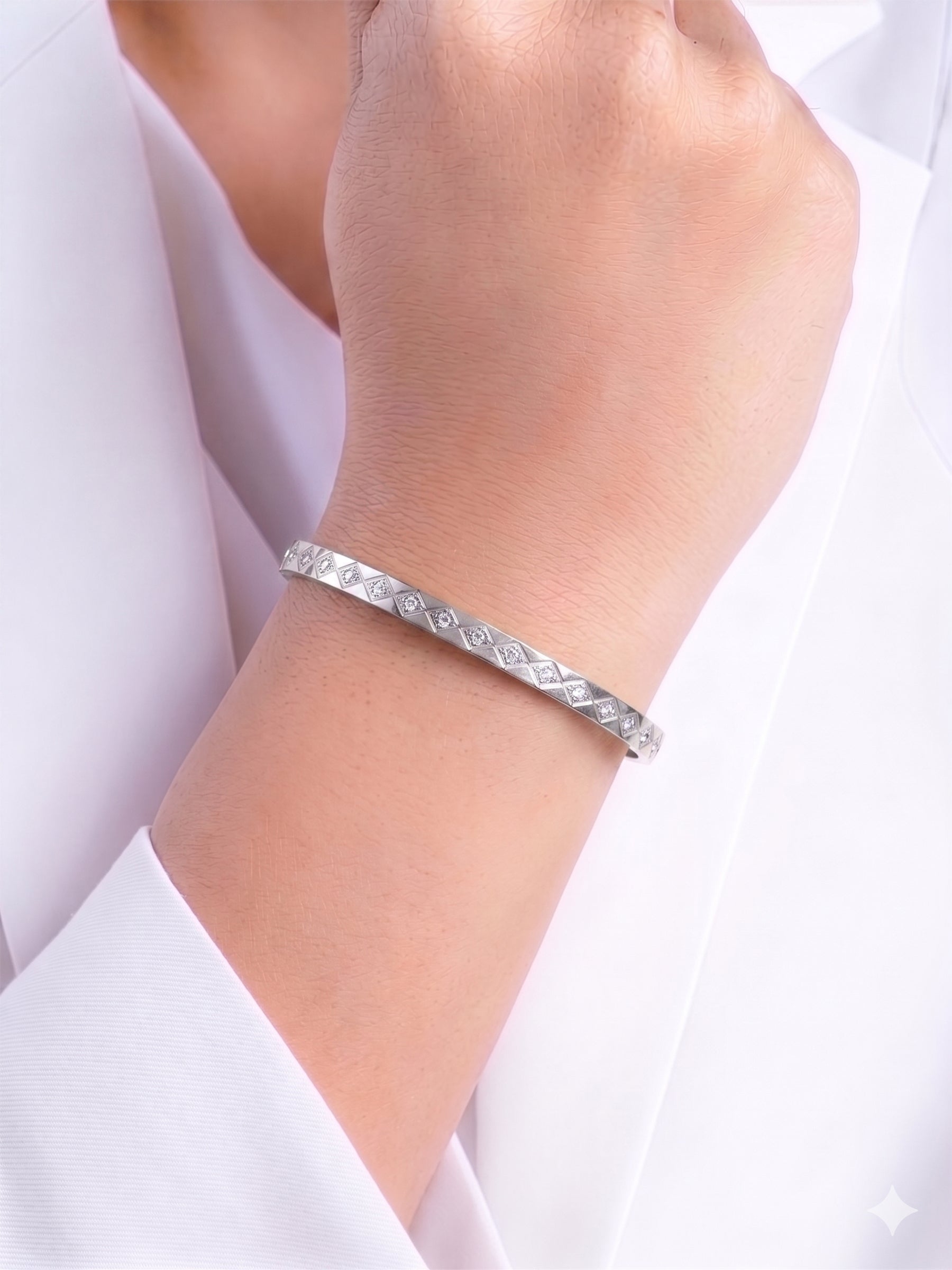 Loriva Geometric Diamond Silver Band Bracelet